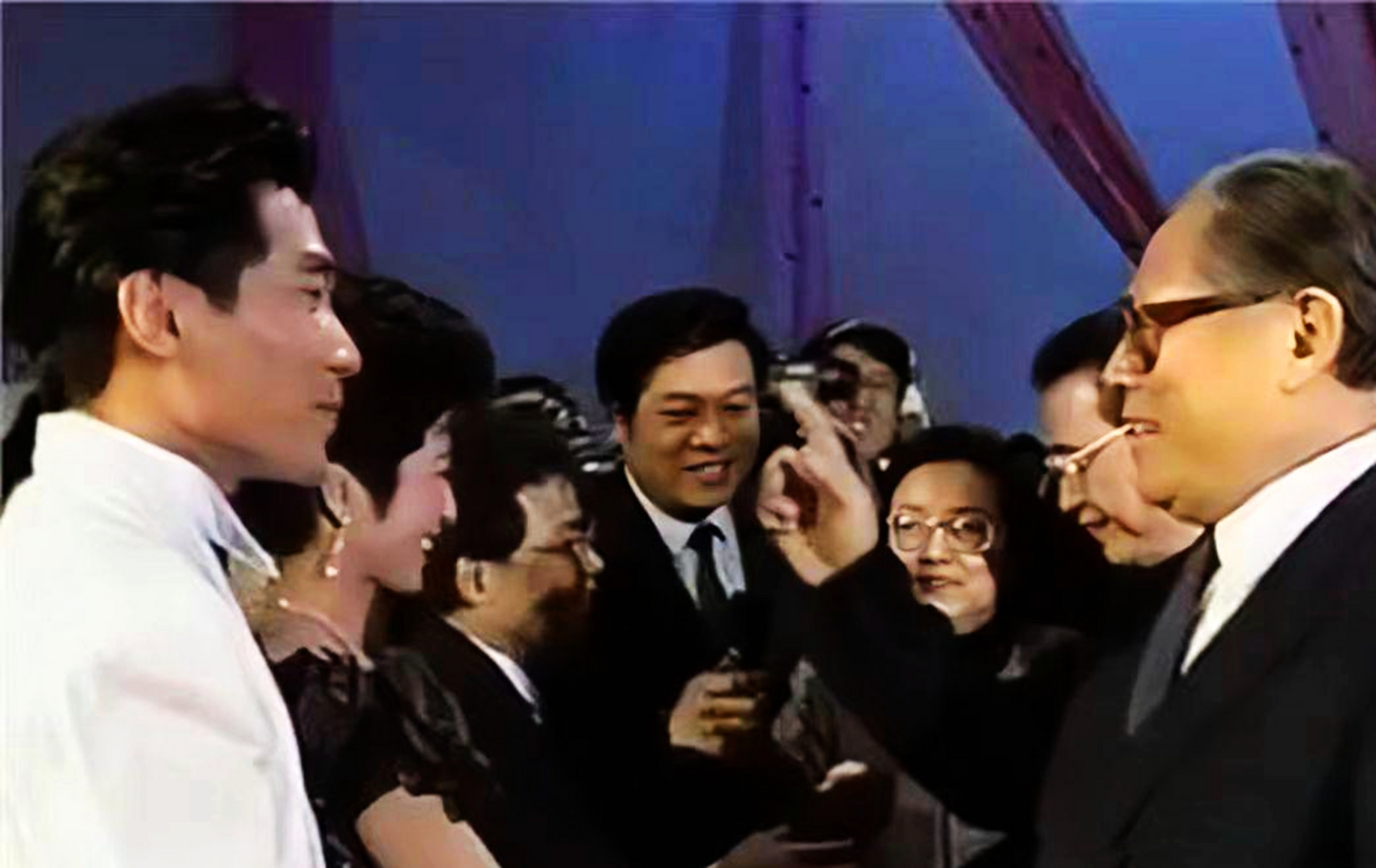 这是1990年春晚的一幕.今年的春晚很特别.