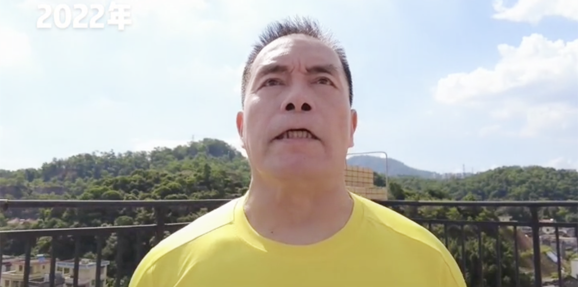 76岁动作巨星黄家达近照,浑身肌肉模样如50多,否定和李小龙切磋