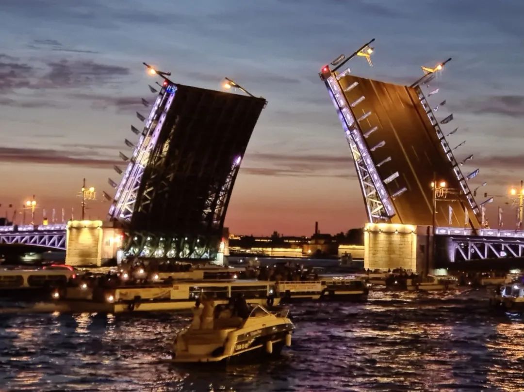 圣彼得堡的开启桥 РазводныемостывСанкт-Пет