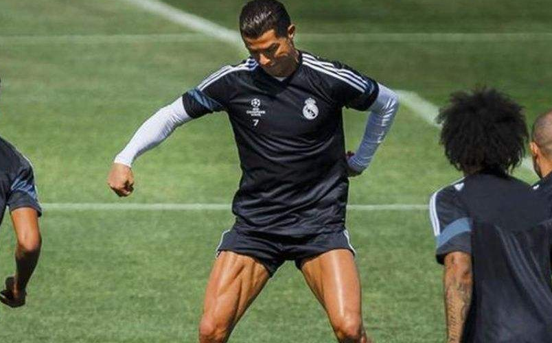 众所周知c罗肌肉很强悍但在nba球星面前他就是小学生