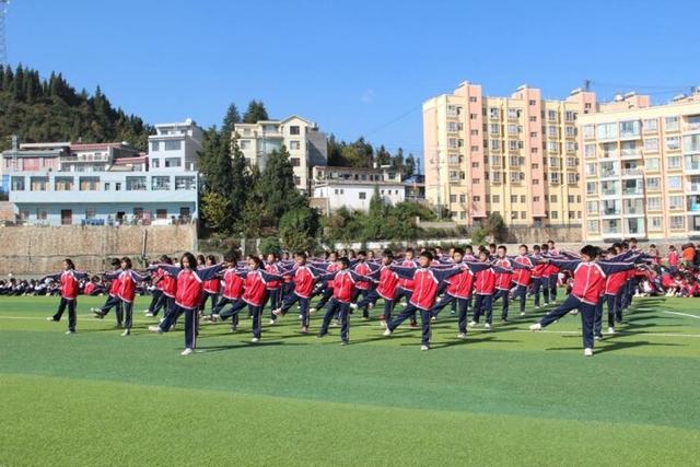 富源县竹园中学举办冬季运动会