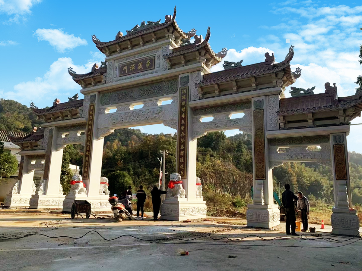 广州美丽乡村的三门五楼石牌坊