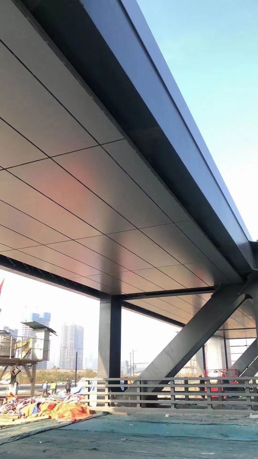 铝单板幕墙:现代建筑中的金属幕墙之美