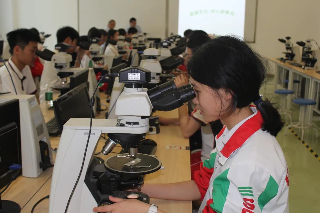 「携手奋进,共育栋梁」成都树德中学