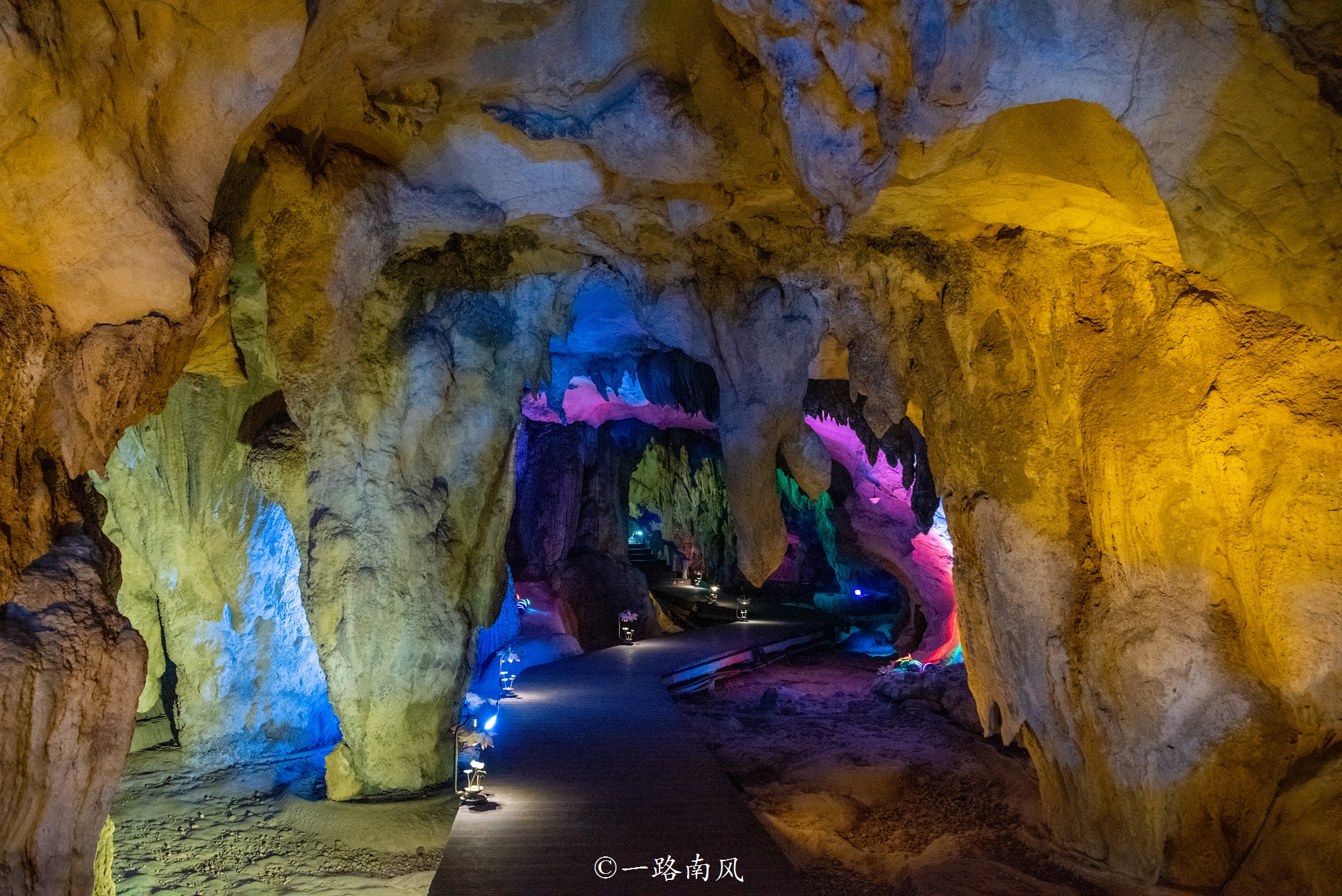 隐藏在广西百色的奇妙山洞,洞外冻成狗,洞内却温暖如春