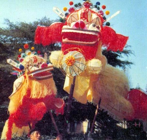 同时,每逢俗节,庙会,马桥舞狮人将此舞带到周边乡镇去行街,使其逐步向