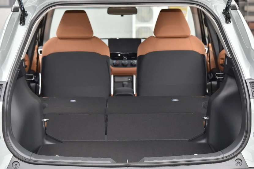 卡罗拉锐放后排座椅可以放平吗,卡罗拉锐放后排座椅可以放平吗