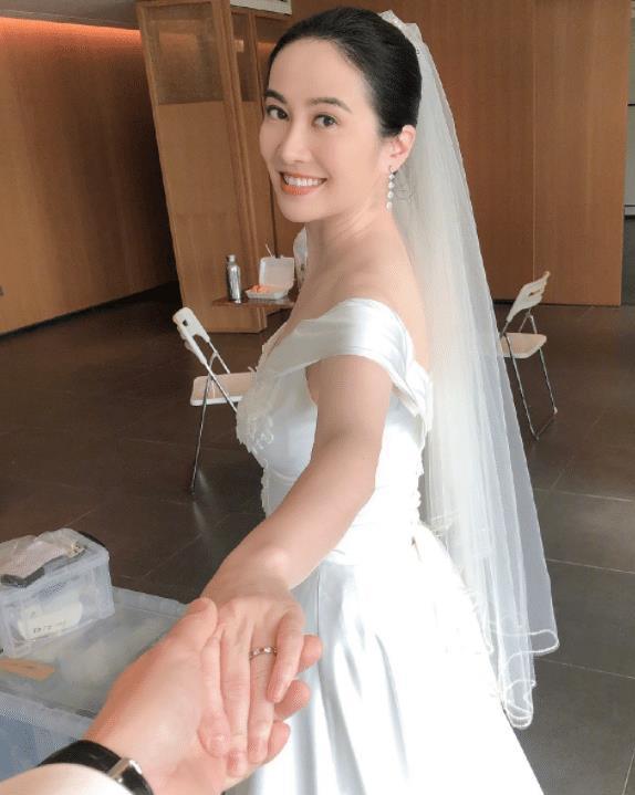 突發!葉璇官宣結婚,丈夫身份不簡單,或將在《披哥》舞臺辦婚禮