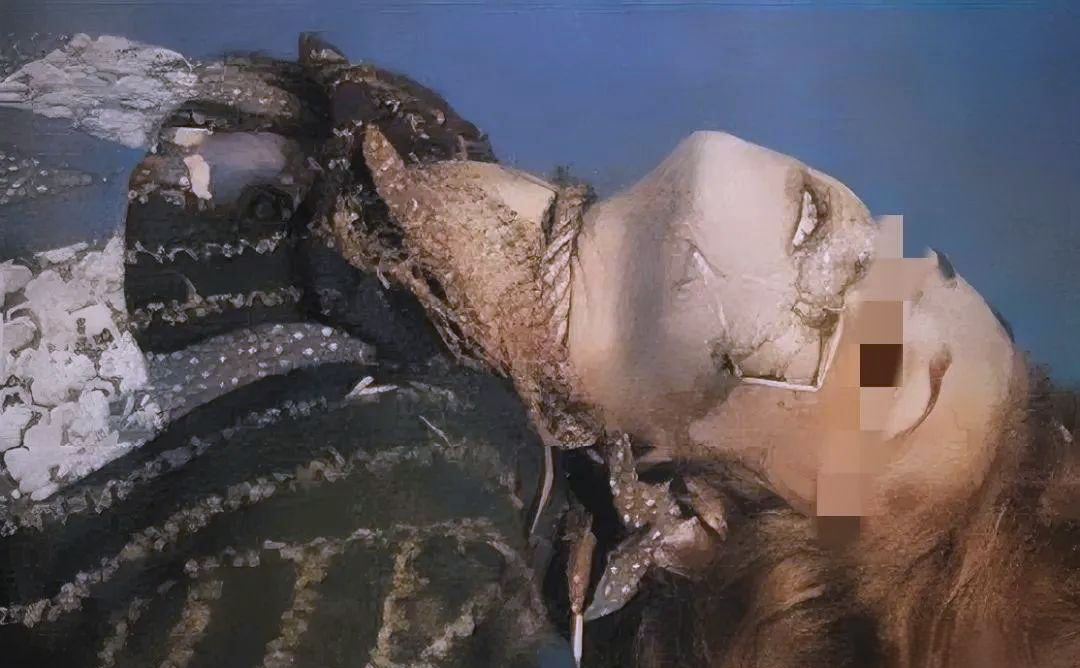 1943年,苏联红军女战士在战争中壮烈牺牲,展现爱国主义精神