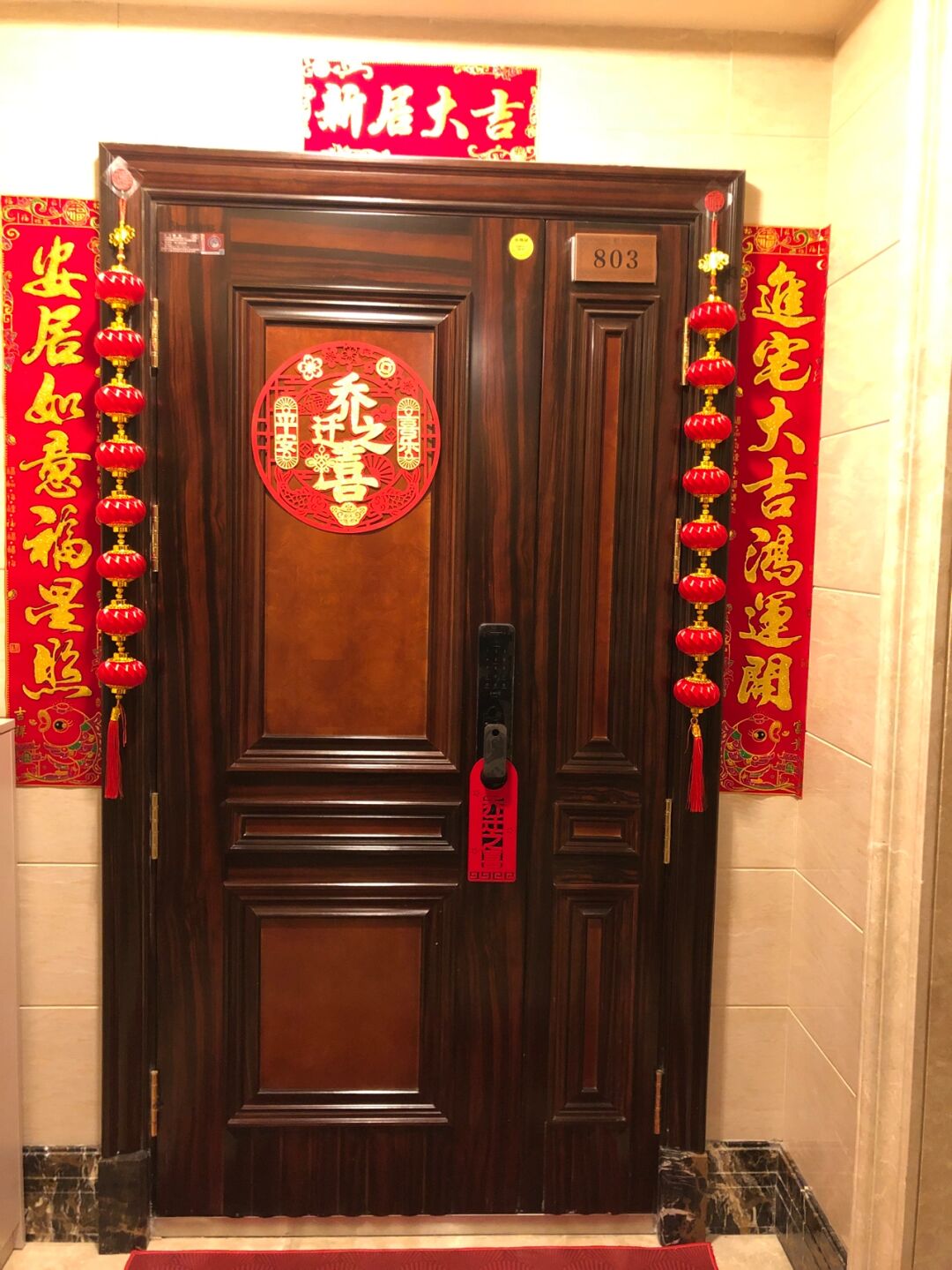 新房忙活一年终于入住,装修出来的效果美观又大气,尤其是电视墙