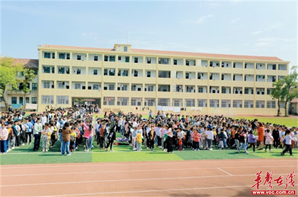 声响起,常德市临澧县第二中学"防灾减灾日"应急疏散演练正式拉开序幕