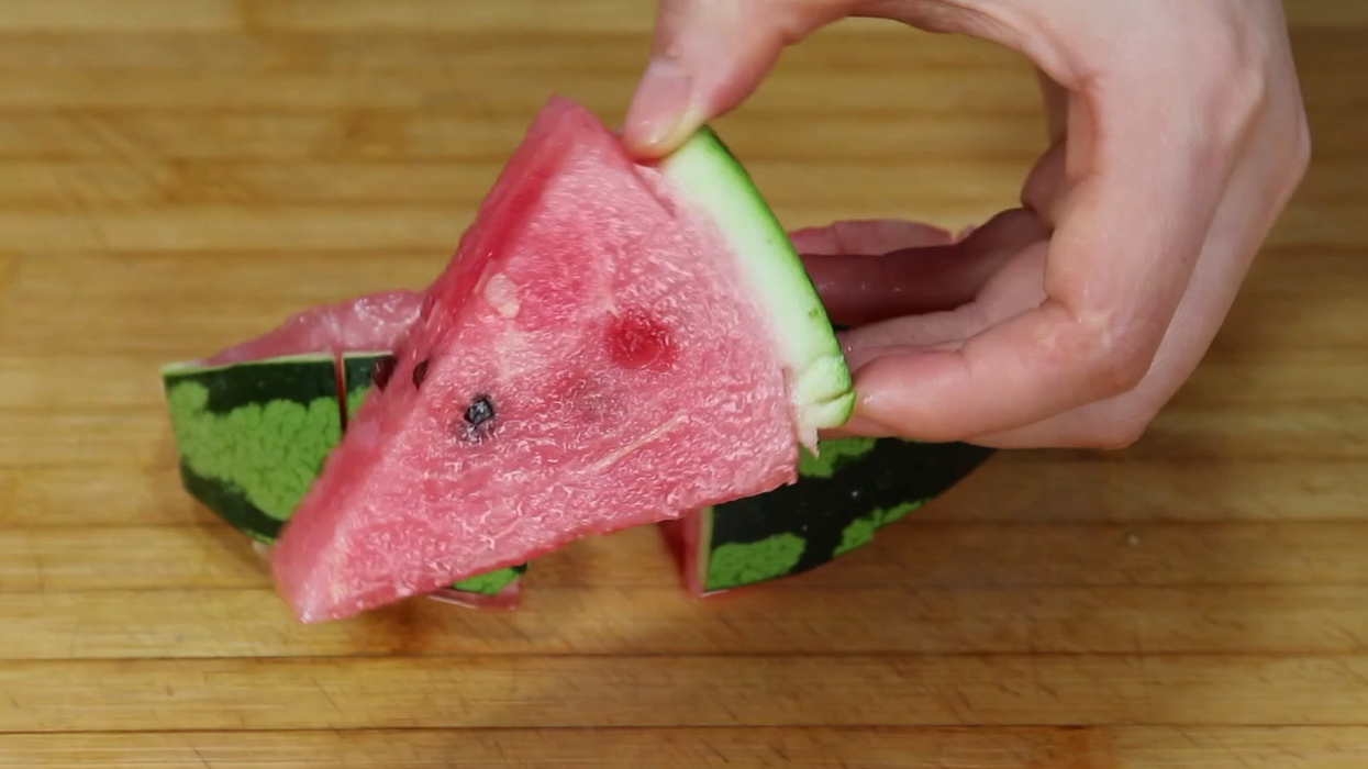 西瓜花样切法,学会这3种切法,不流汁不脏手,学会露一手