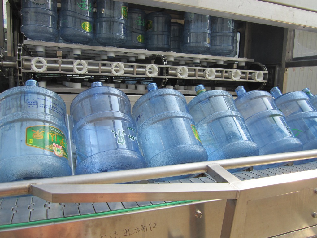 桶装水生产线介绍