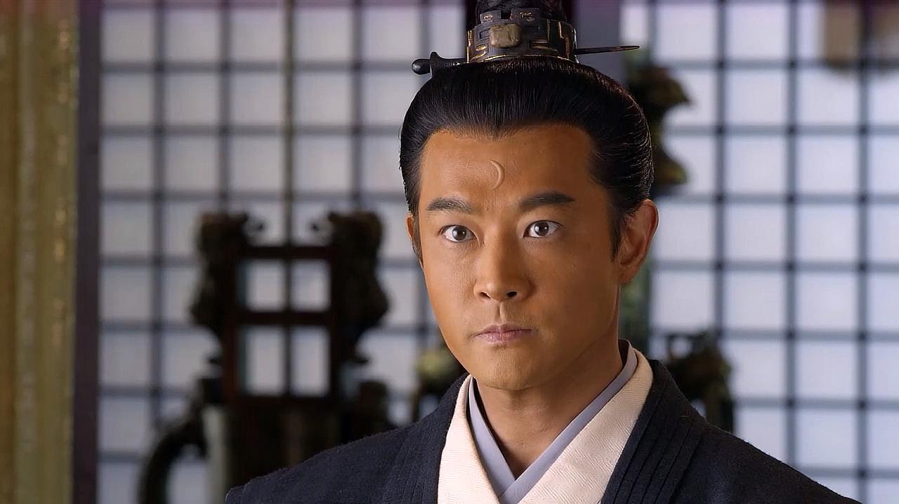 他明明是汉奸,曾跑到日本下跪认错,如今却被拍成抗战英雄