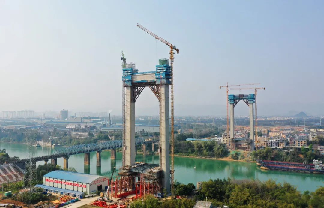 实拍!贵港这座在建"高颜值"大桥横跨郁江,贯通时间