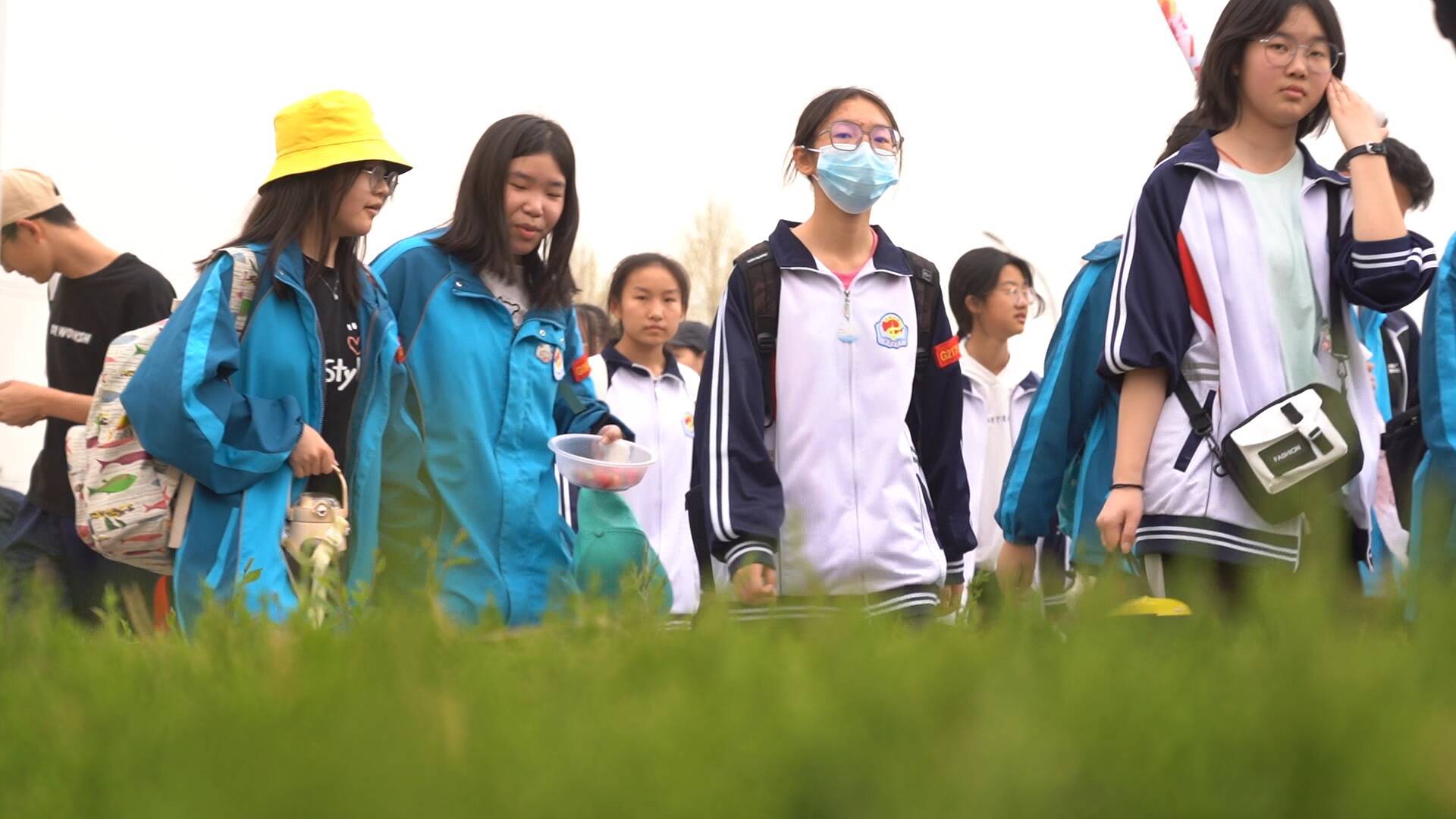 山东省武城县:亲近自然 拥抱春天—武城二中与迪尔中学联合开展春季