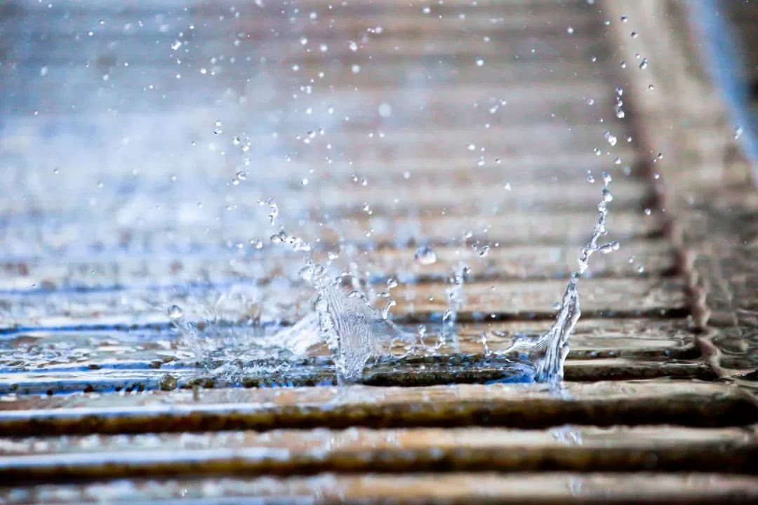 雨声的声音怎么形容?