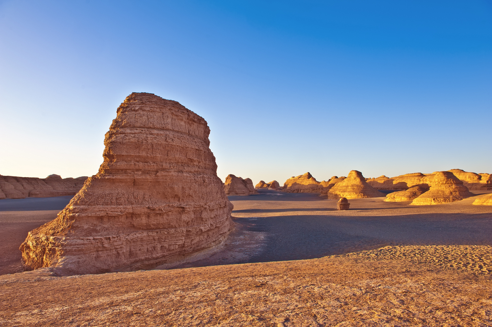 从徽州竹海到新疆魔鬼城,到那纵身一跃