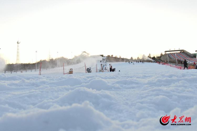 河山滑雪场图片