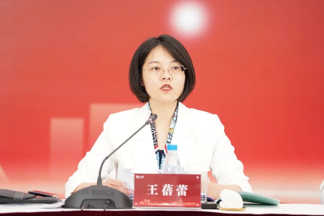 区委常委,区政府副区长王蓓蕾通报全区三季度主要经济指标完成情况并
