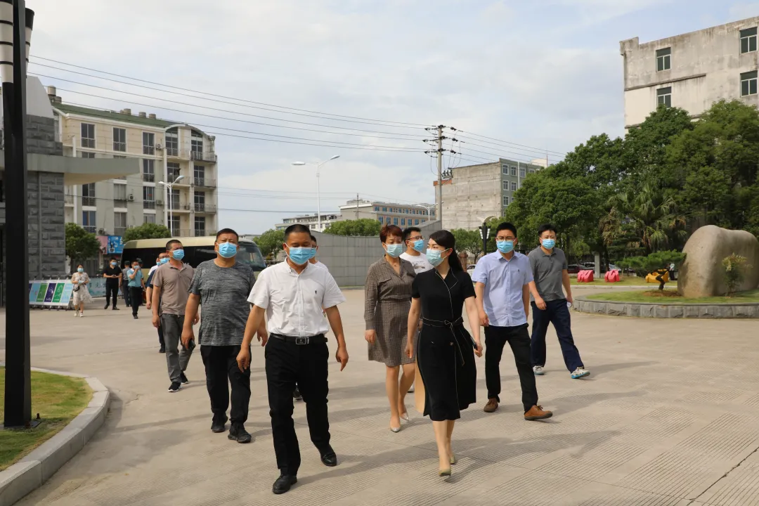 路桥区副区长姚君丹到市金清中学督导高考备考工作