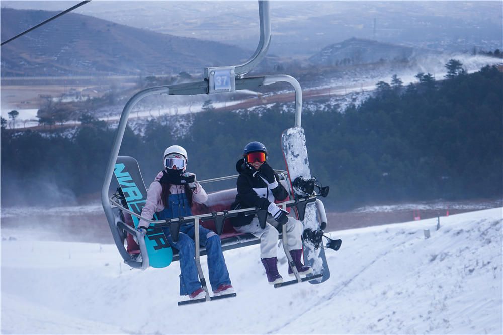 七山滑雪图片