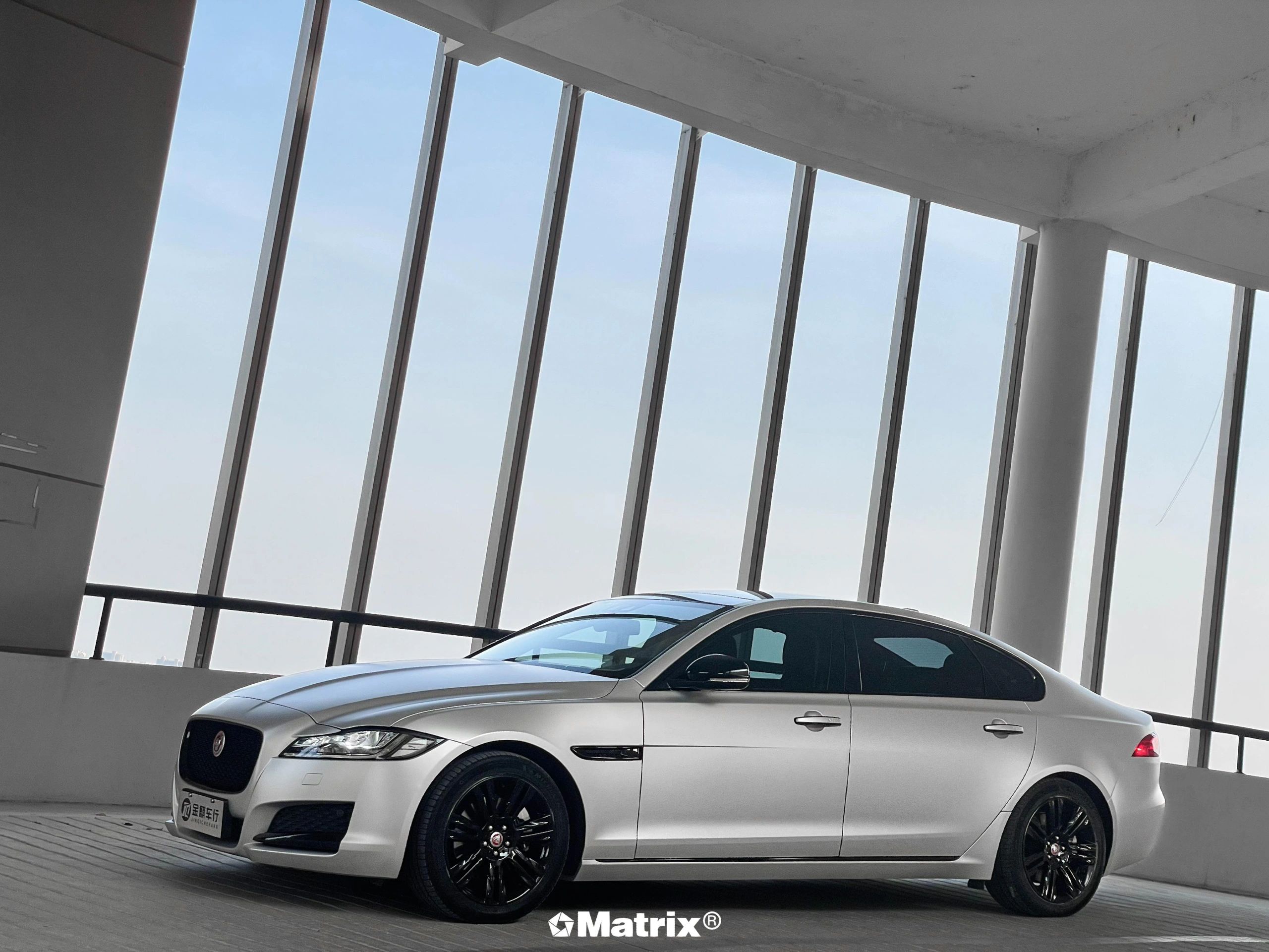 捷豹xtl-matrix矩阵改色膜消光铝水银,银色加持科技感拉满!