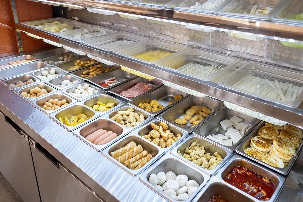 图源/视觉中国豆制品家族:鲜豆皮,千叶豆腐,冻豆腐等是素食者获取蛋白