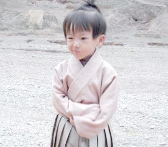 武泽锦熙:引领小男孩发型潮流的可爱与时尚