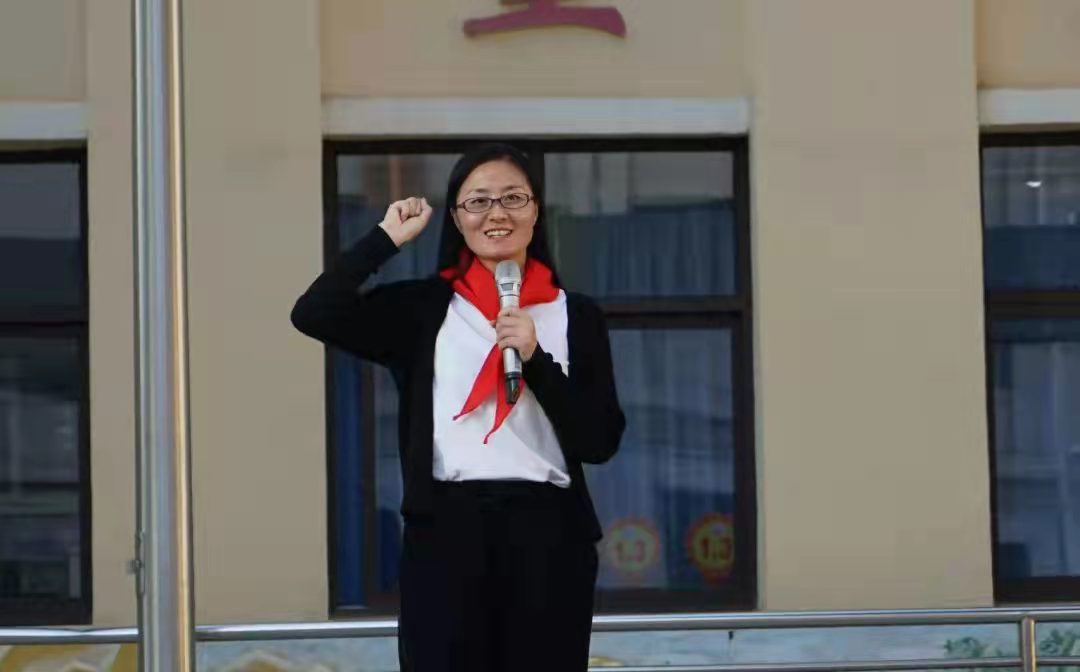 莱西市实验小学举行建队日"童心向党"新队员入队仪式