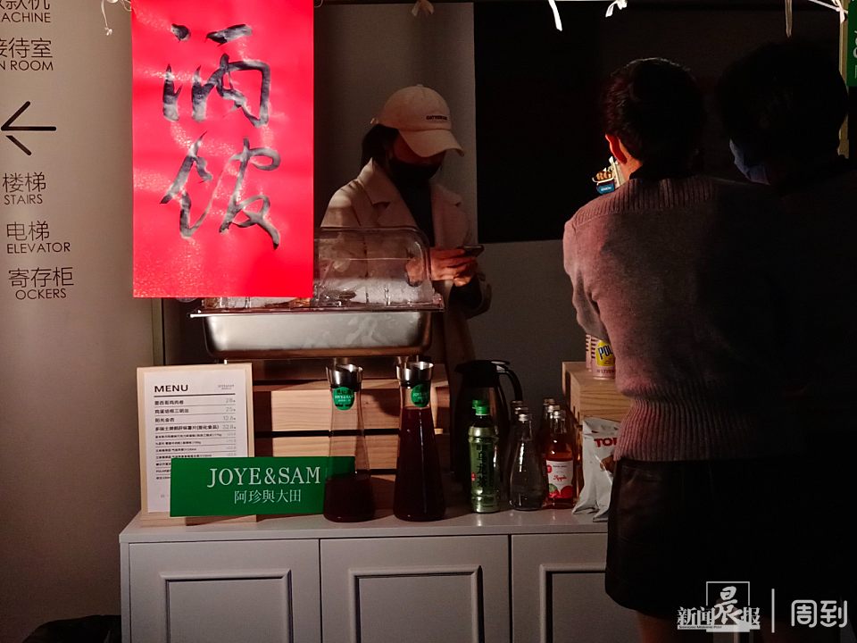 这场文化活动有意思一群上海人在美术馆的酒馆里一道聊天