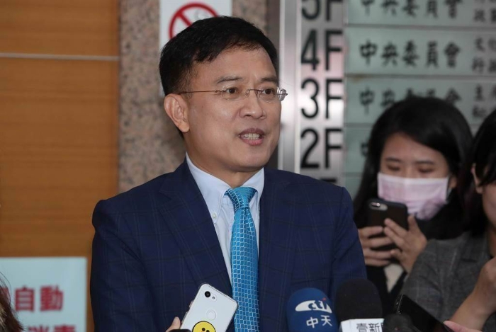 律师遭查水表 彭文正再爆"论文门"新进展