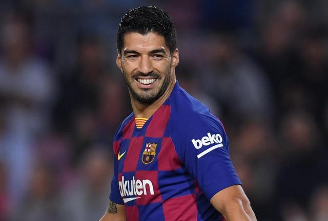 苏亚雷斯宣布正式退役,他的职业生涯因为右膝伤势而无法继续