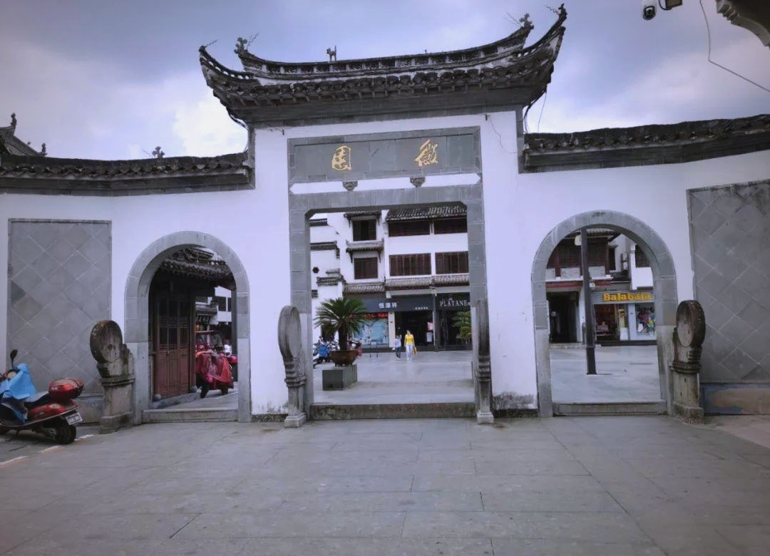 徽派建筑中的多样门楼设计