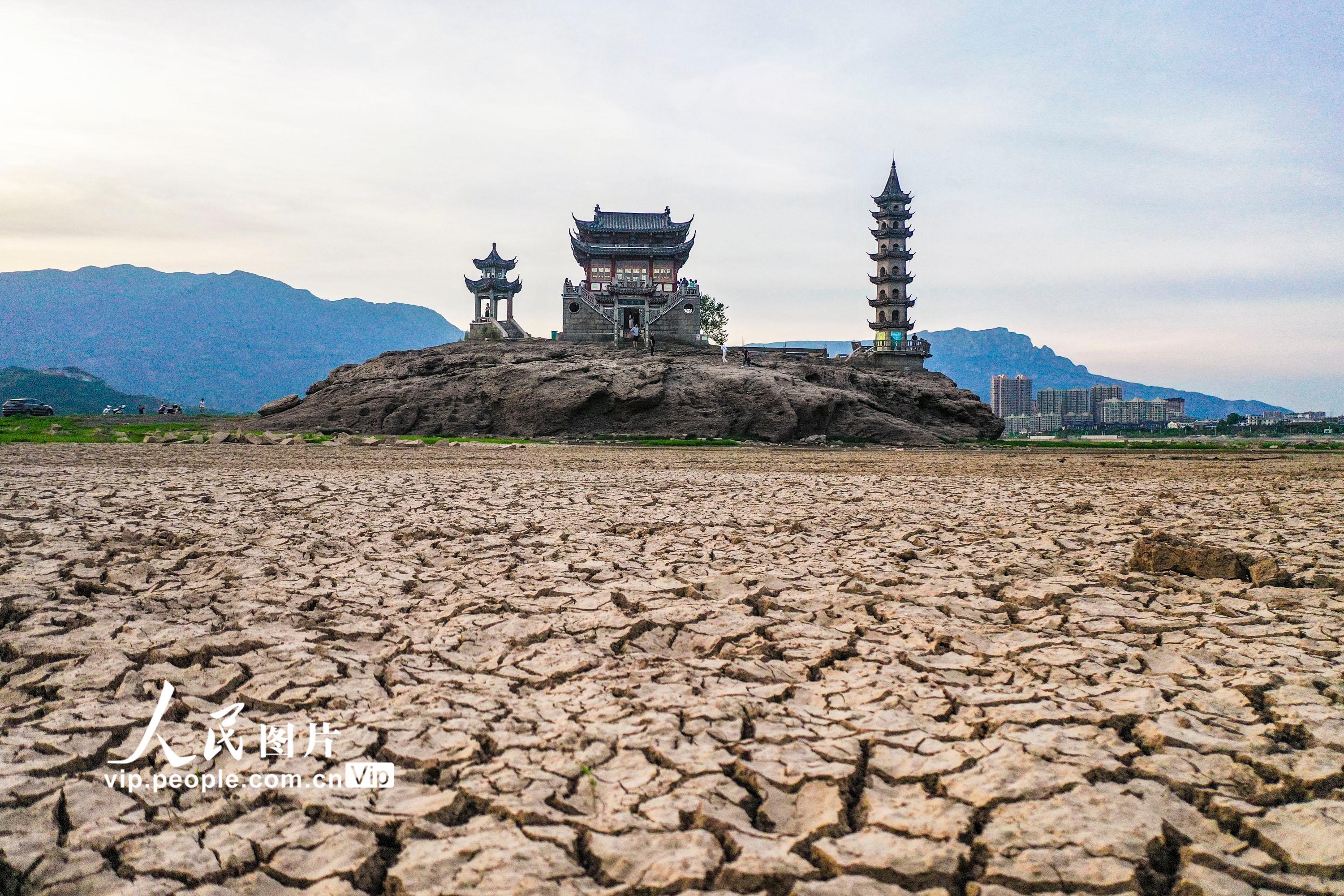 江西庐山:鄱阳湖进入枯水期 落星墩"水落石出"