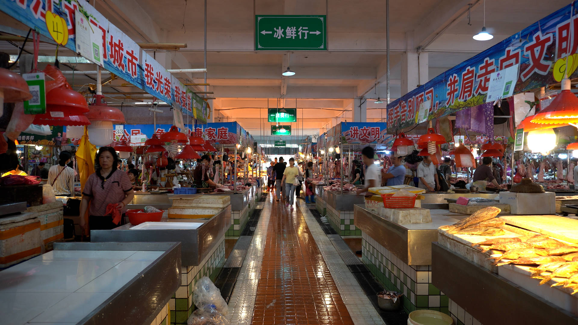 营造整洁,有序,文明的闸坡农贸市场经营环境