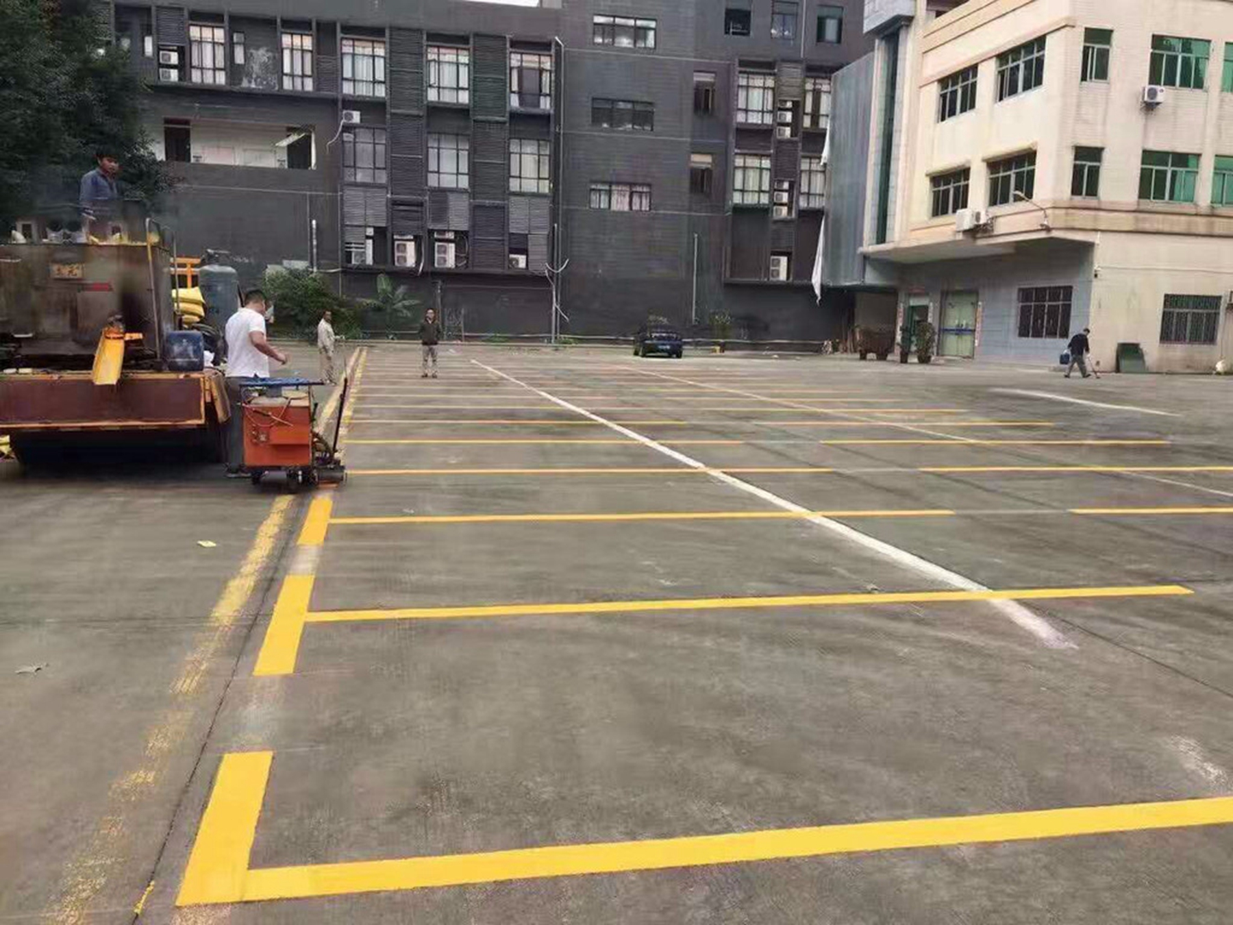 黄色停车位是什么意思?停车位可以自己画吗?