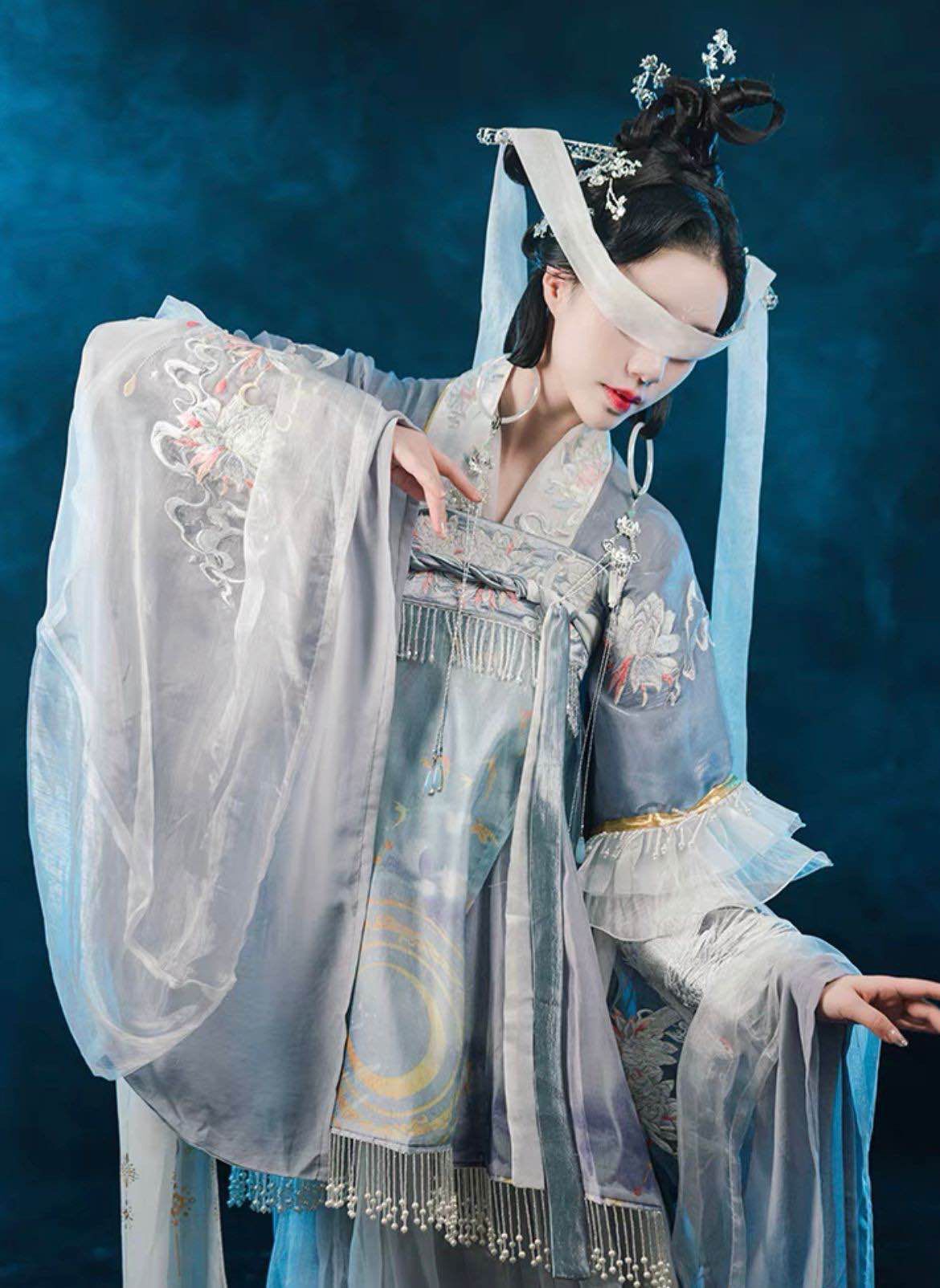 "刺绣 汉服"也太美了!古典又大气,上身后更显端庄