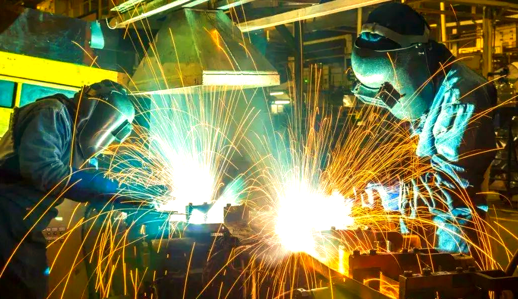 焊接连接是建筑结构中常用的连接方式,其方法多样,包括闪光对焊,电弧