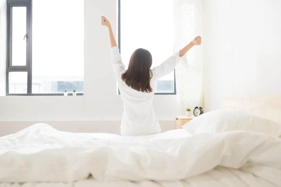 临颍县疾控中心「健康教育」:早晨醒来,第一件事竟然不是急着起床?
