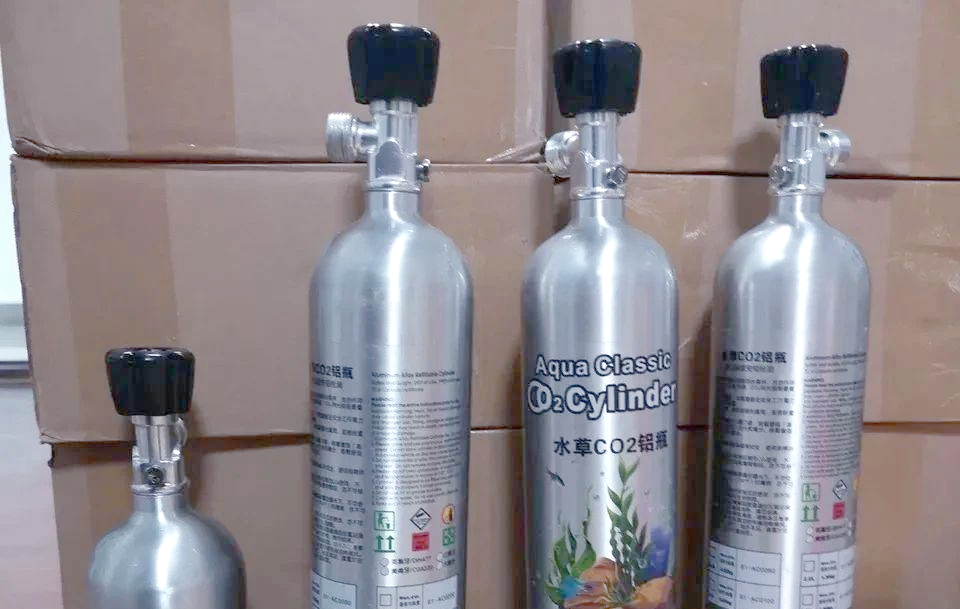 宾馆惊现大量"笑气"小钢瓶,年轻男女房间遍地皆是