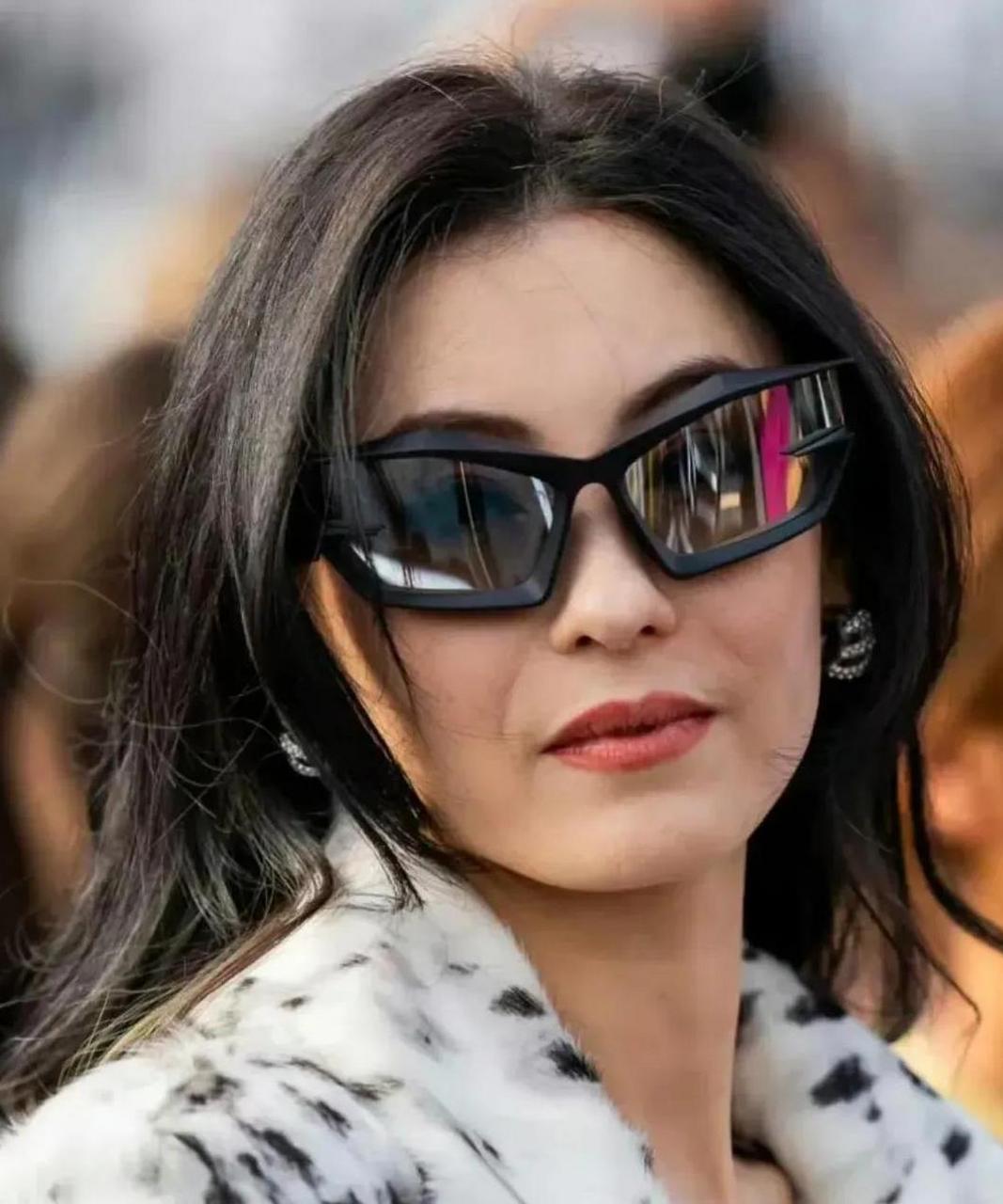 随着年龄增长,越来越老了的张柏芝竟然呈现出了欧美女人的面相,这是啥