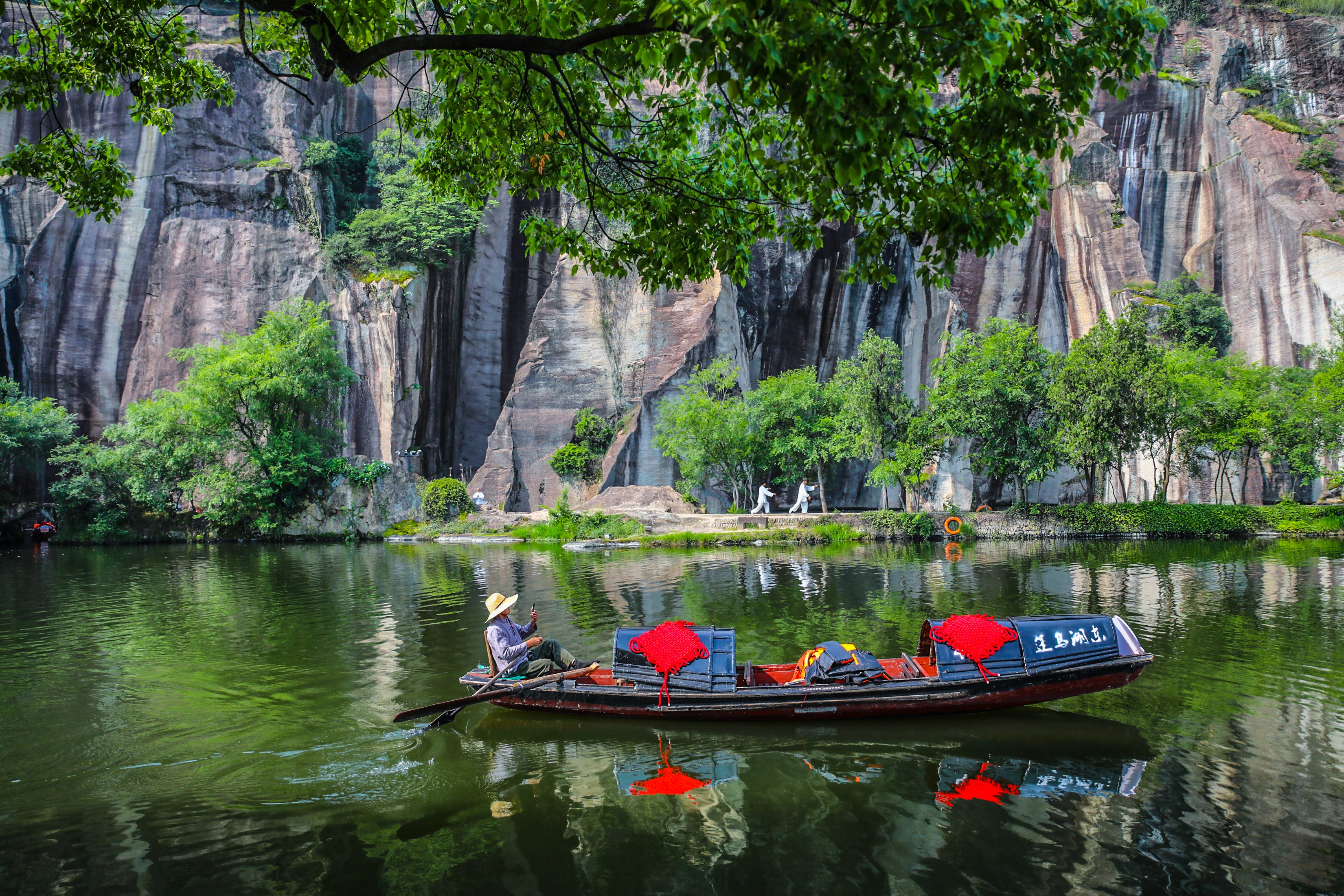 品水乡韵味,看亚运风采,绍兴东湖举行"稽山秀水古越景 百船百幅迎亚运