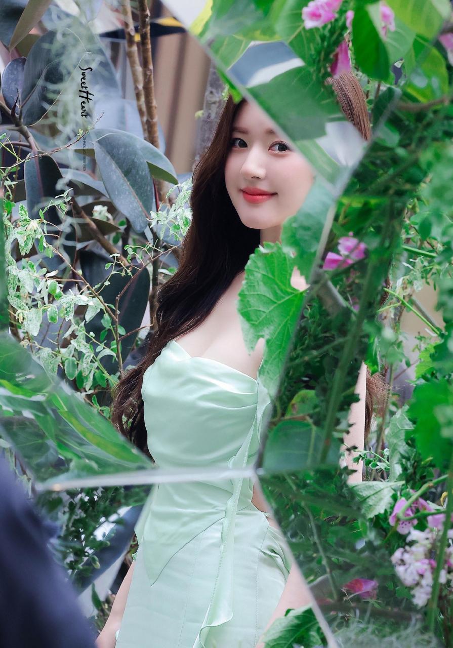 赵露思活动现场人气##素人镜头下的赵露思#  被今天的露思美到涯靠