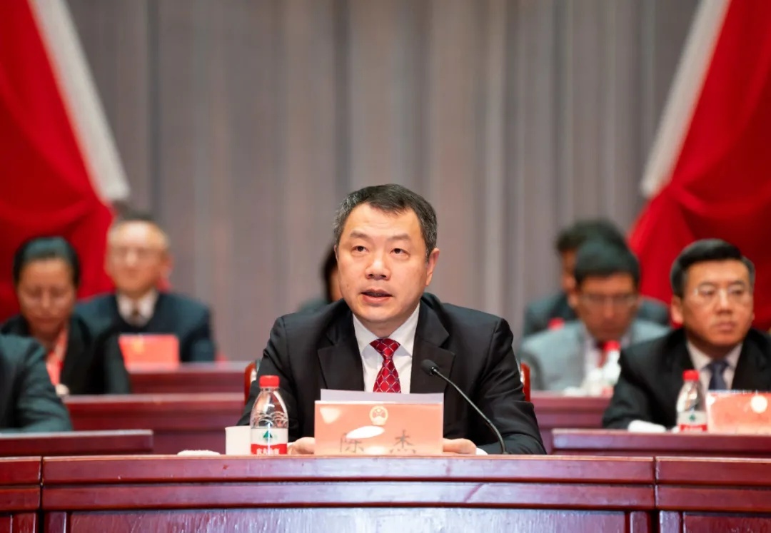 区八届人大六次会议胜利闭幕 选举高奕奕为宝山区区长