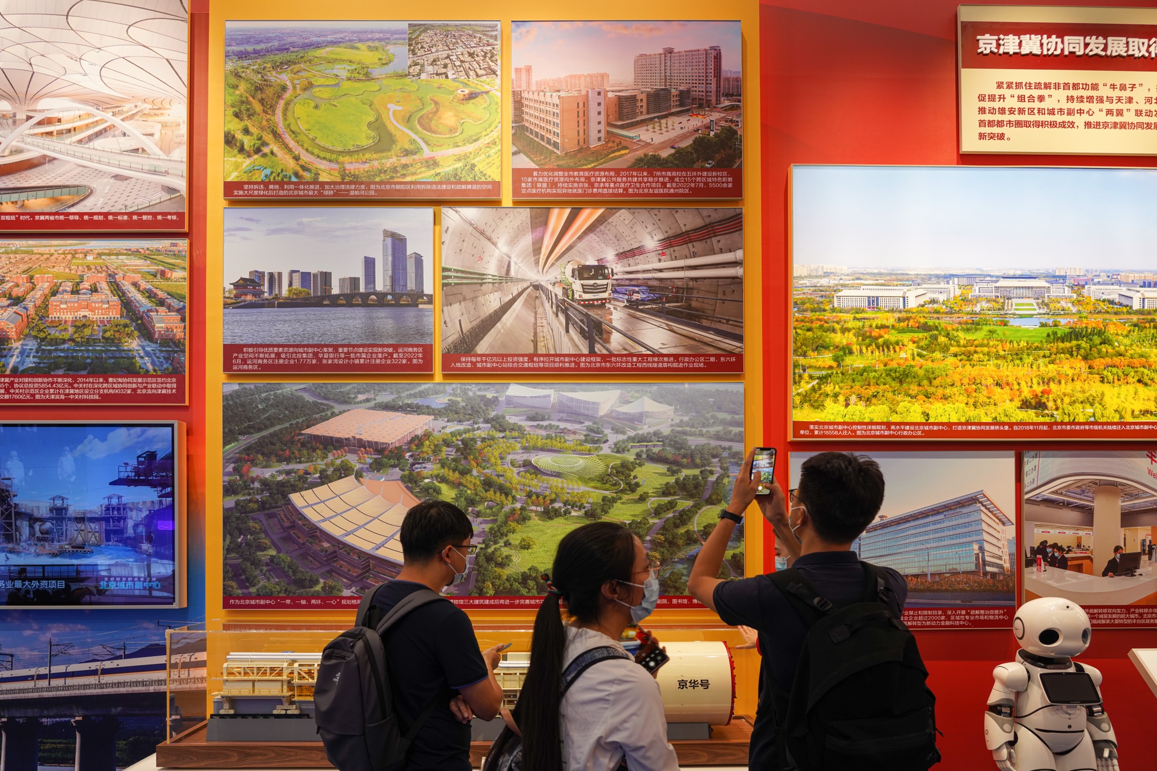 "奋进新时代"主题成就展在北京展览馆举行,记者探访北京展厅