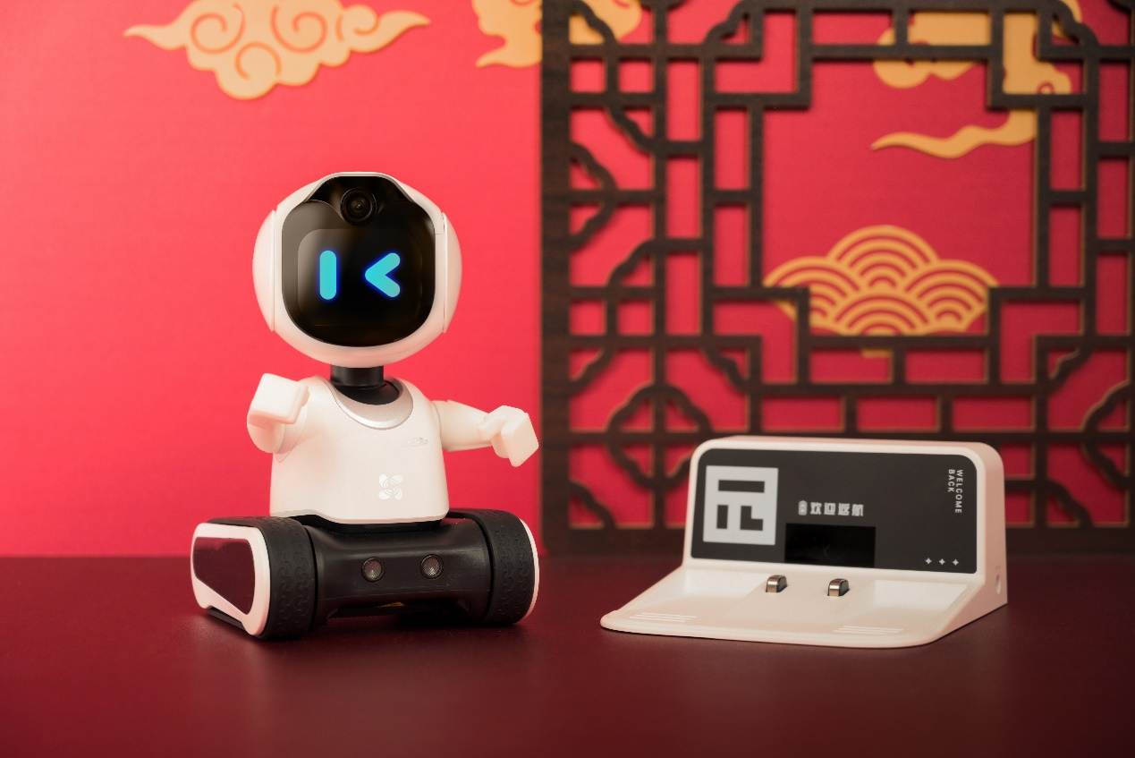 新年礼物怎么送?选萤石网络的萤宝新春贺岁礼盒准没错!