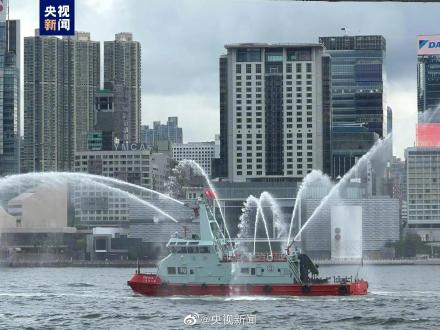 香港舉行升旗儀式傳遞祝福,香港明天會更好!