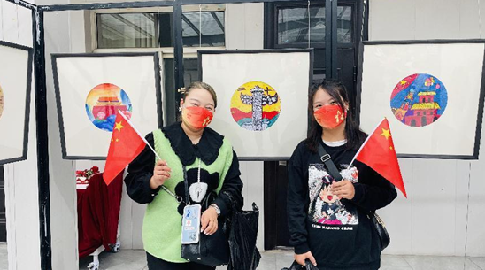 10月1日,临汾红丝带学校举行庆国庆,升国旗活动