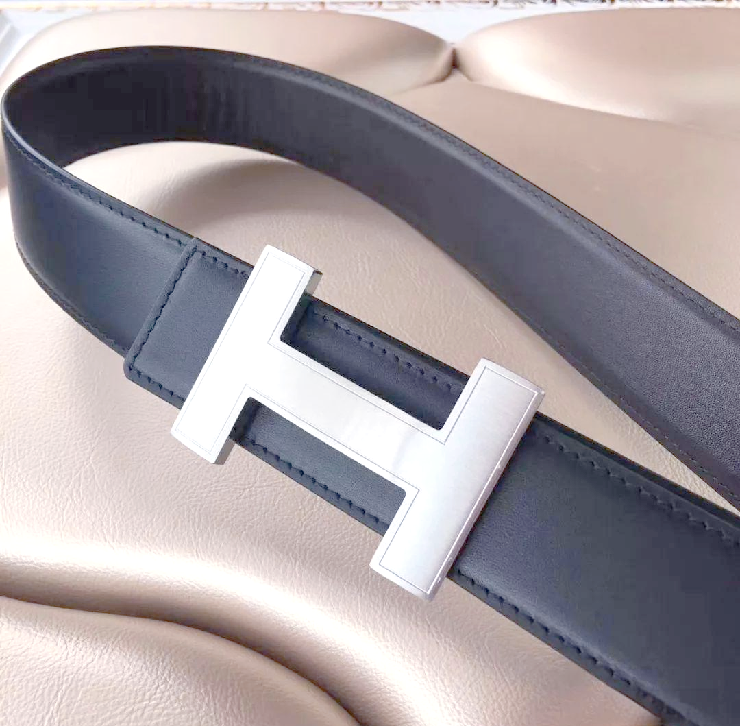 Фотографии, на которых мать вытащила ремень Hermes